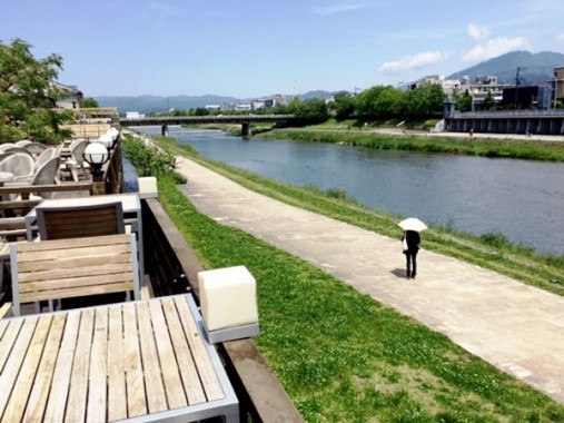 カフェ床　遊歩道