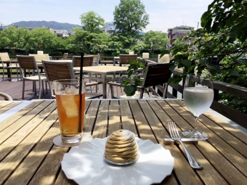 カフェ床　飲食