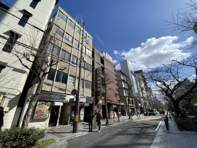 京都ゴールデンビル1階：木屋町通の...