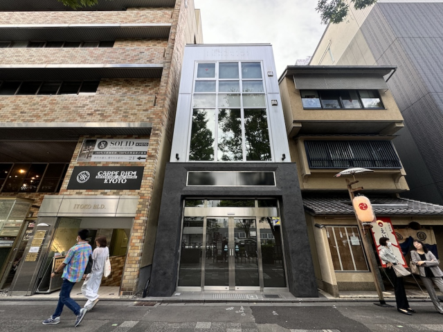 京都・中京区の現代的な店舗スペース