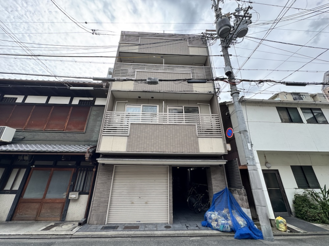 烏丸御池駅近くの1階角部屋貸店舗・...