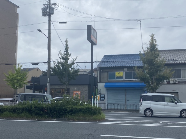 東寺駅徒歩3分、木造2階建て貸店舗