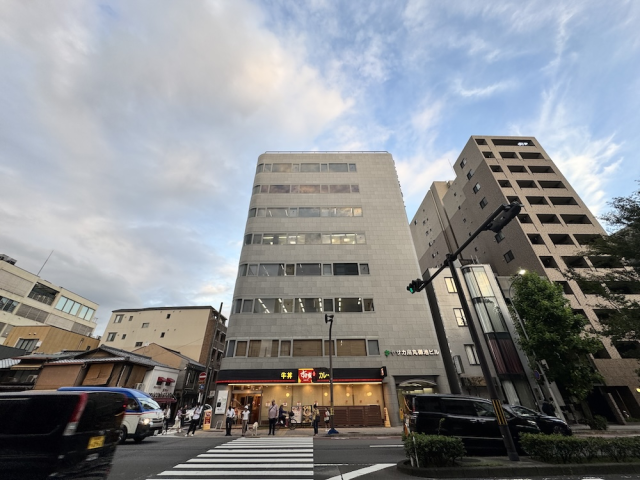 烏丸御池駅徒歩2分の貸事務所（ヤサ...