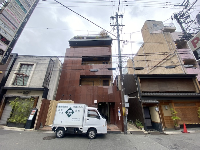 祇園四条駅近くの角部屋貸店舗（東...